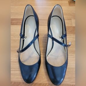 Naturalizer N5 Comfort Mary-Jane style pumps.  Size 8.5
